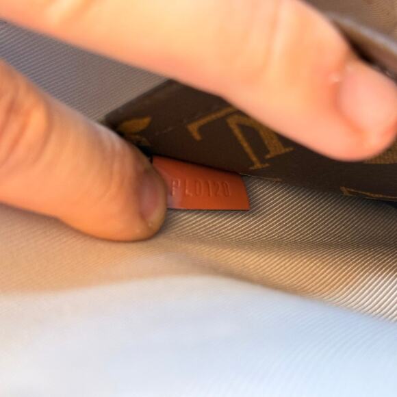 Louis Vuitton Patent Miroir Venice Vieux Rose - Picture 15 of 15